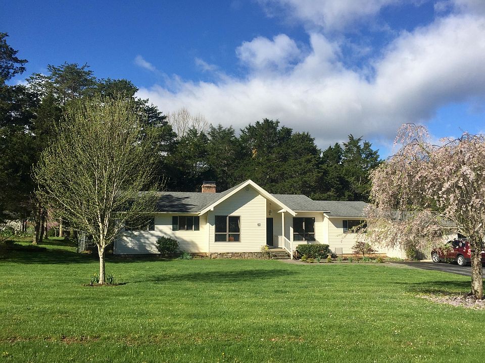 2nd image of 28 Edgewood Dr
