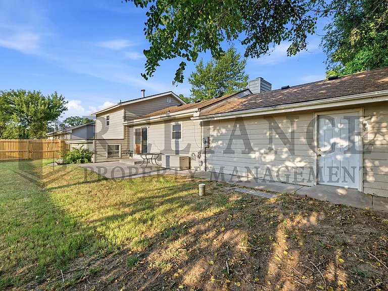 322 S Jonathan St — Photo 6