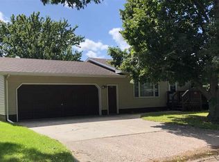 403 W College Ave, Howard, SD 57349