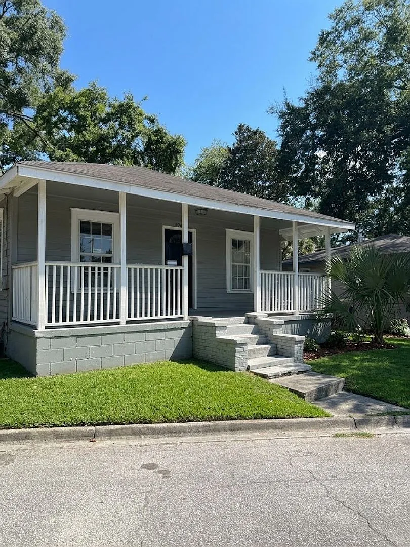 Charming 3-bedroom, 1-bath Cottage in Cuyler/Brownville neighborhood! — Photo 2