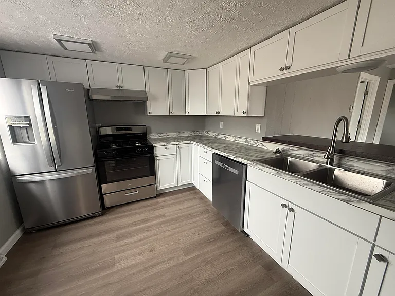 3902 W 14th St — Photo 5