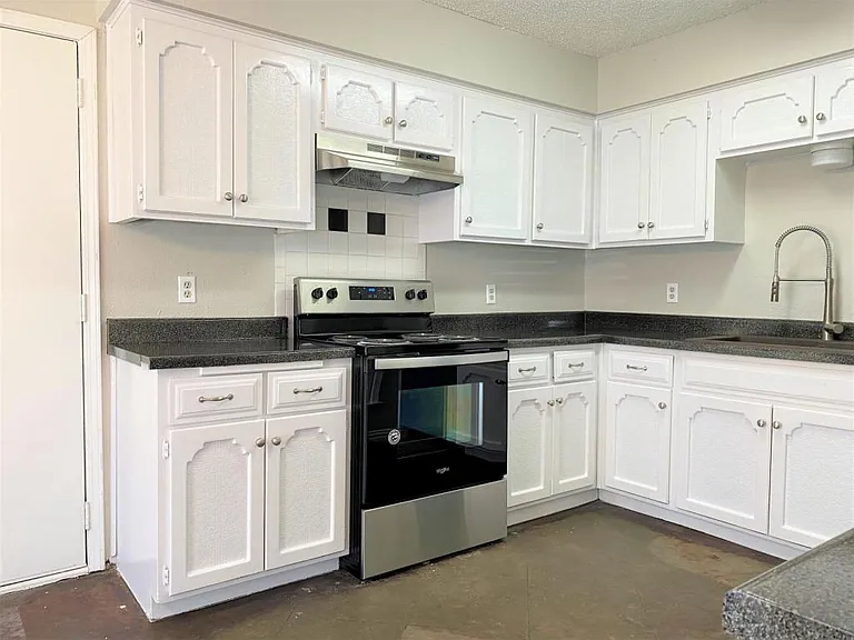 6059 Shadydale Ct — Photo 6