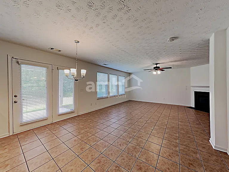 2641 Farmstead Ct — Photo 13