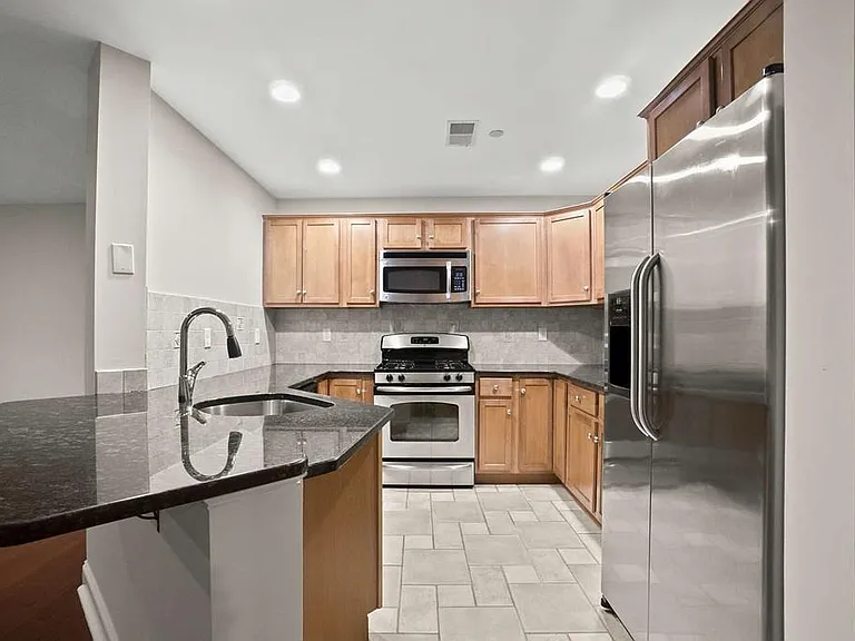 120 Wyllis Ave #424 — Photo 12