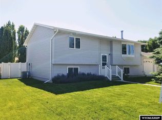 516 Meadowlark Ln, Worland, WY 82401