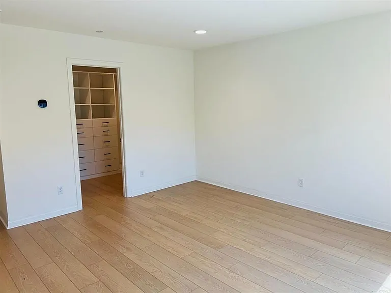 530 Longmeadow St — Photo 26