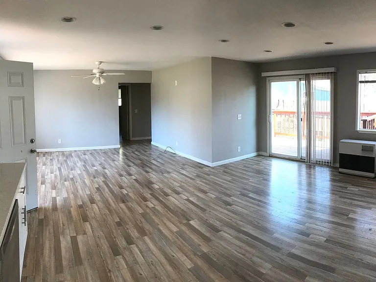 14601 Uhl Ave — Photo 2
