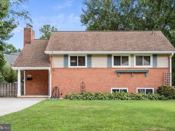 10907 Maple St, Fairfax, VA 22030