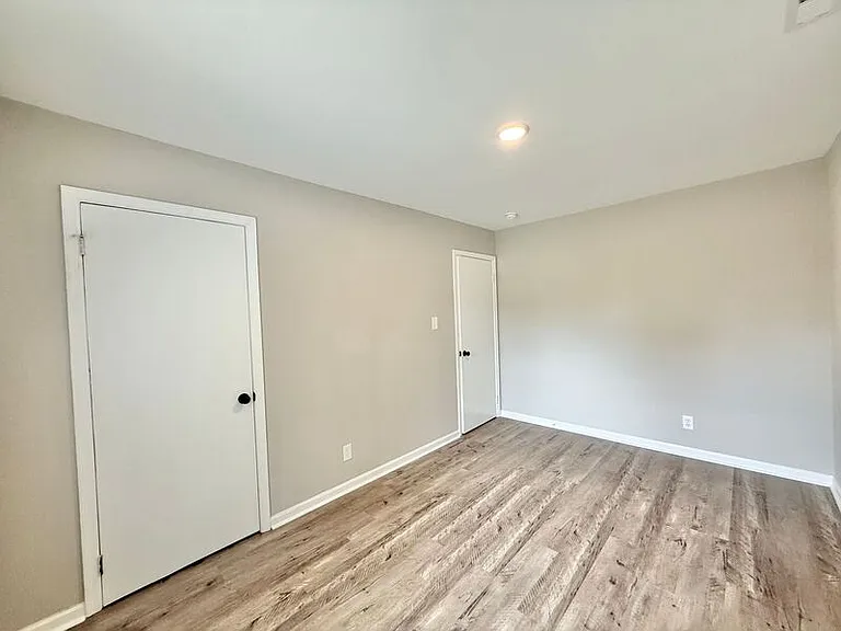 615B Burlington Ave #B — Photo 9