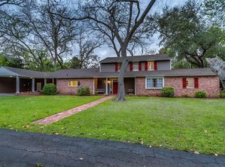 312 Oyster Creek Dr, Lake Jackson, TX 77566