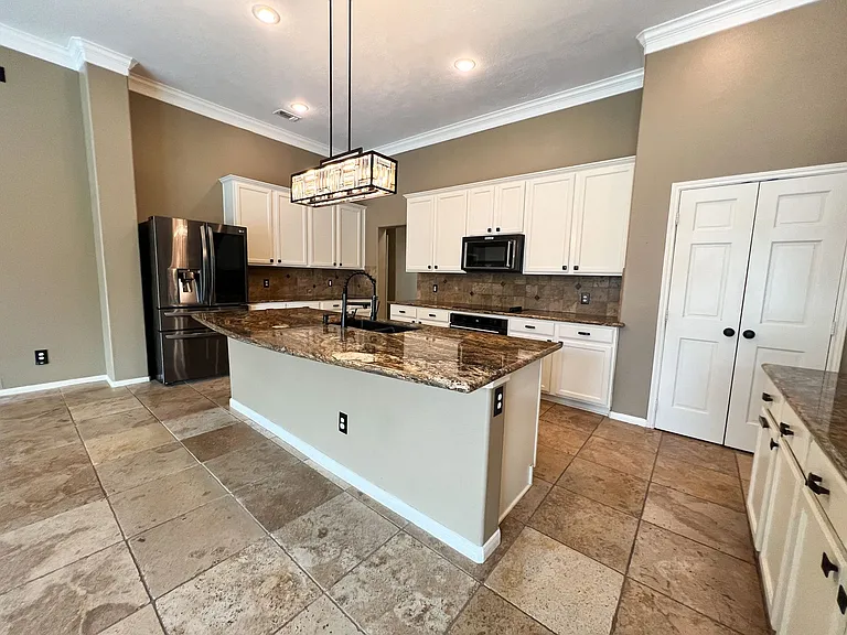 2215 Dorman Ct — Photo 9