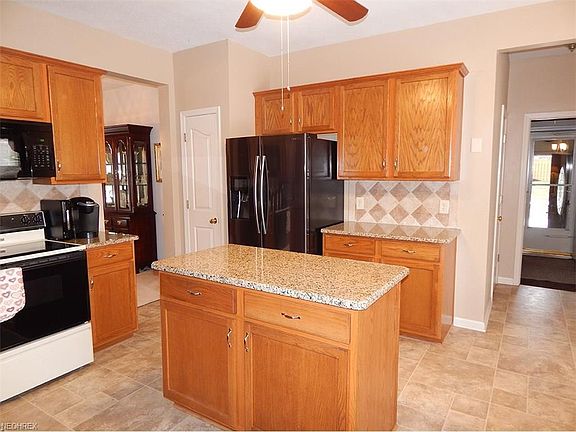 5th image of 885 Theora Dr