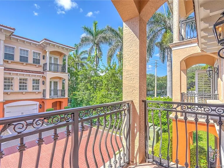 1528 NE Outrigger Landings Dr #208 — Photo 46