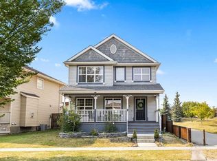 813 Prestwick Cir SE, Calgary, AB T2Z 4Y8