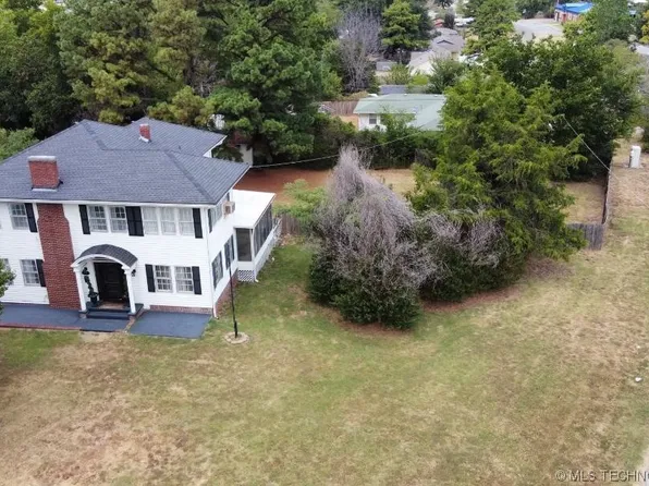312 Country Club Dr, Holdenville, OK 74848