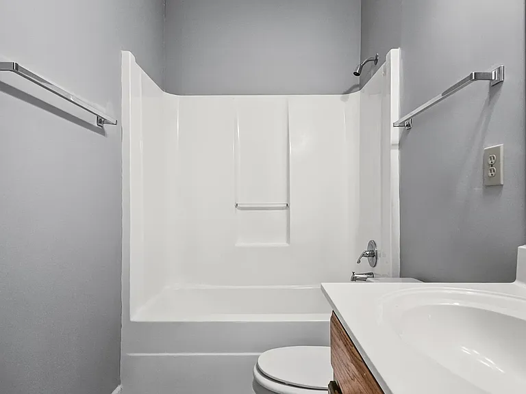 141 Canterbury Dr — Photo 29