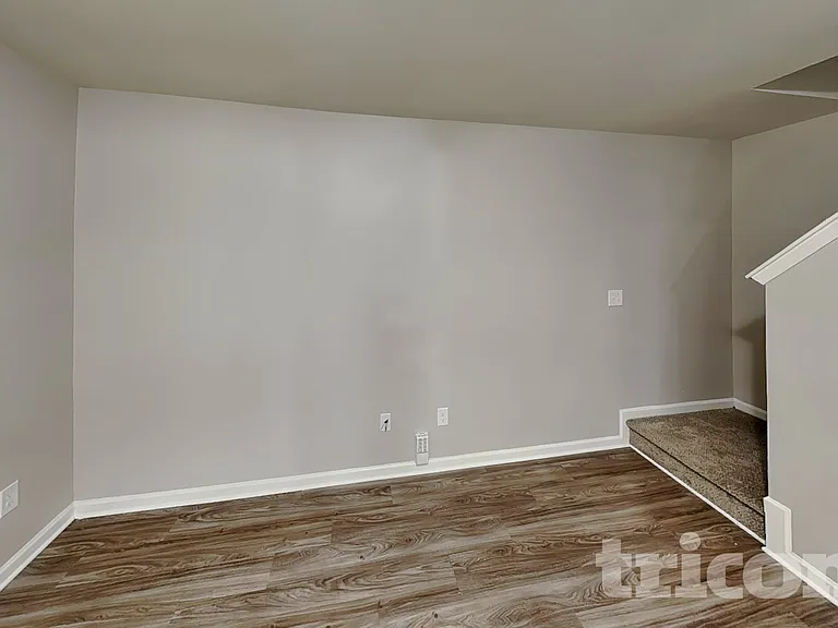 2419 Shad Ct — Photo 4