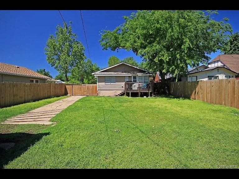 1219 S College Ave — Photo 4
