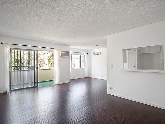 2nd image of 338 S Oxford Ave APT 1
