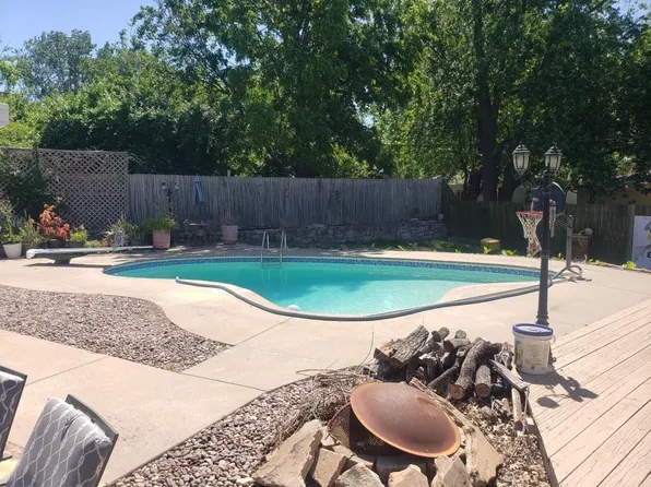 14101 E 39th St S, Independence, MO 64055
