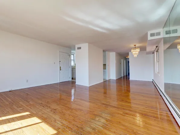 1021 Blvd East image 4 of 7