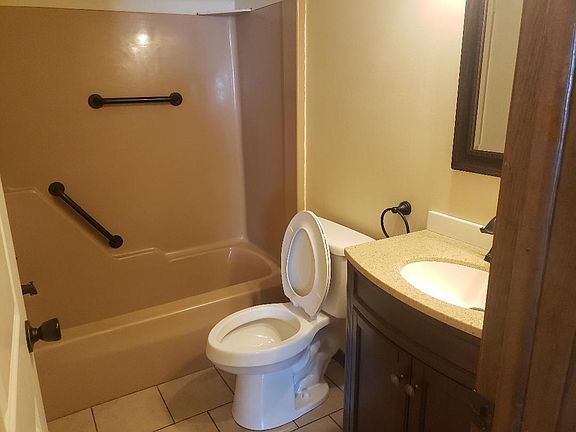 4th image of 4044 Canterbury Dr #3