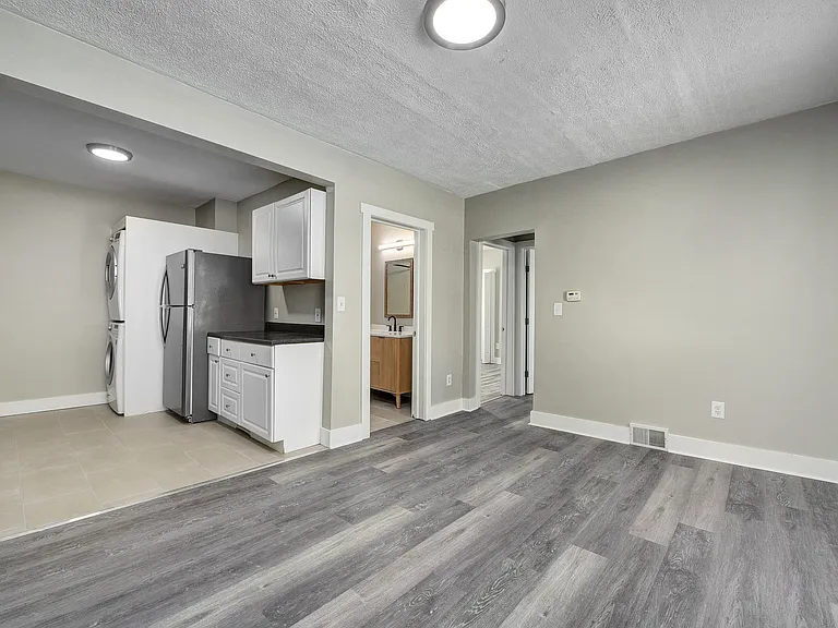 2485 W 7th St #4 — Photo 2