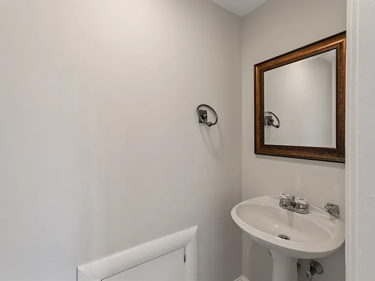 42 Elinor Rd — Photo 23