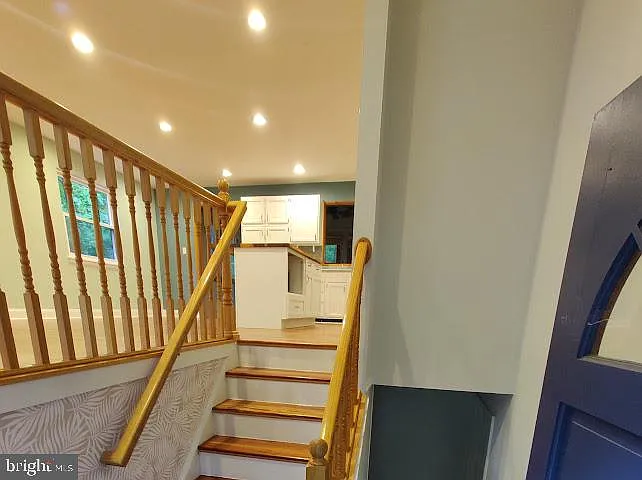 3 bed, 2.0 bath, 1848 sqft, $3,000 — Photo 4