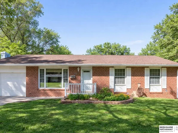 1216 Hillcrest Dr, Bellevue, NE 68005