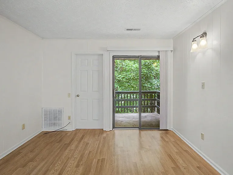 19 Shanna Dr — Photo 8