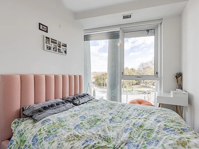 585 Bloor St E #318 — Photo 47
