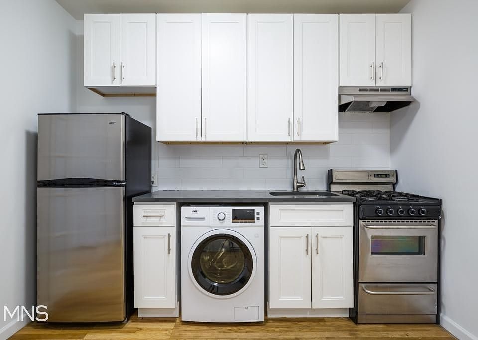 1st image of 334 W 49th St APT 4FW