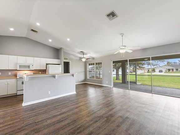 4th image of 2125 NE 8th Pl