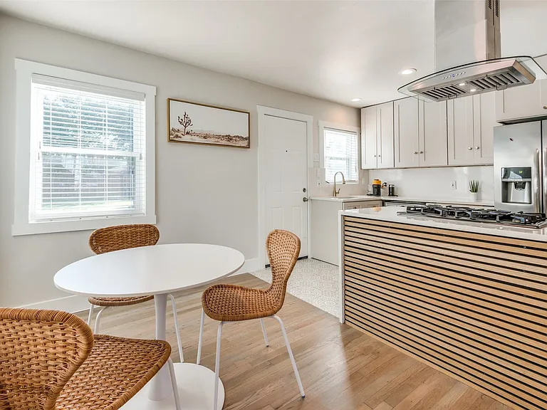 706 Cedar Hill Ave — Photo 3