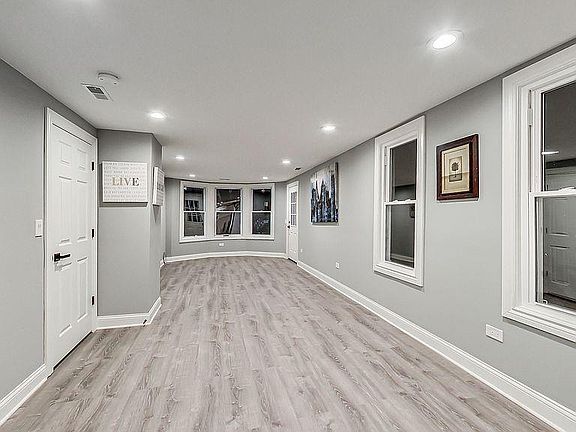 3rd image of 3102 N Saint Louis Ave #1