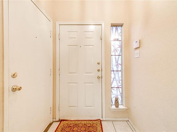 4th image of 2421 Laurel Hill Ln