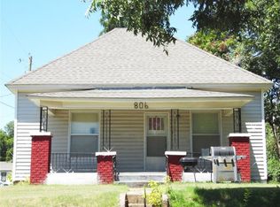 806 S 14th St, Chickasha, OK 73018
