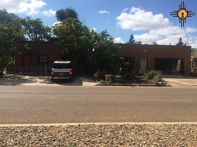 1st image of 407 E 6th St