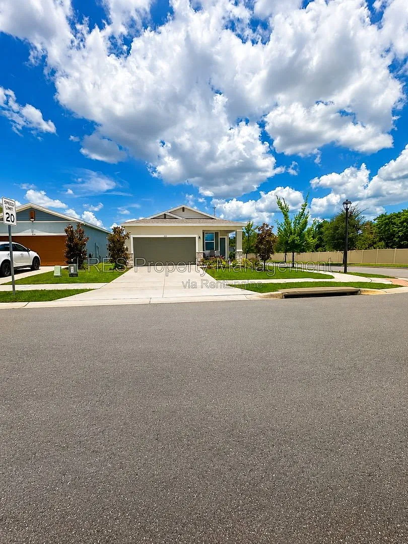 3 bed, 2.0 bath, 1650 sqft, $2,250 — Photo 2