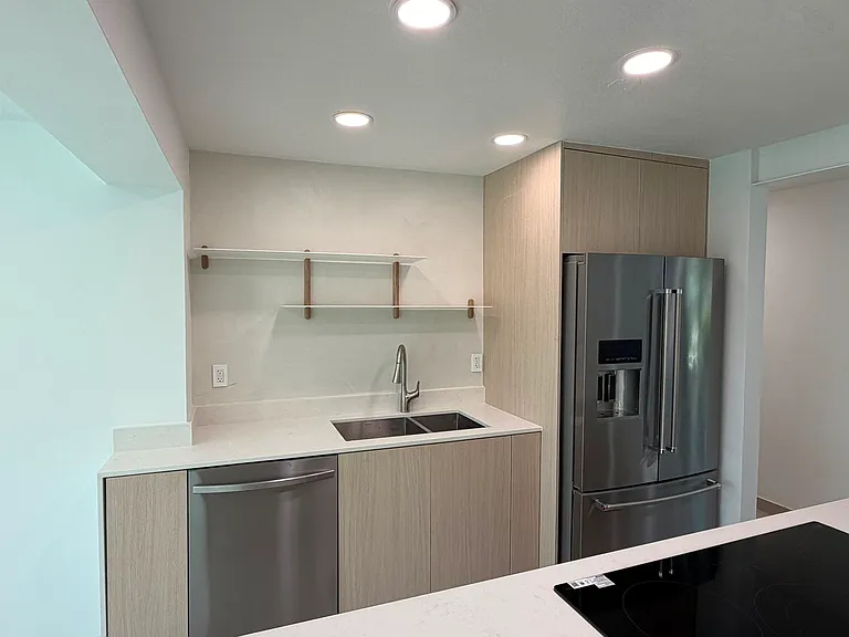 3036 N 58th Ave — Photo 3