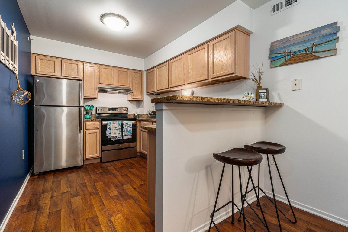 Kitchen with cozy Breakfast Bar at Prentiss Pointe Apartments in Harrison Township, MI
