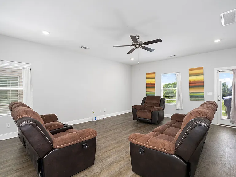 6313 Town Ln — Photo 2