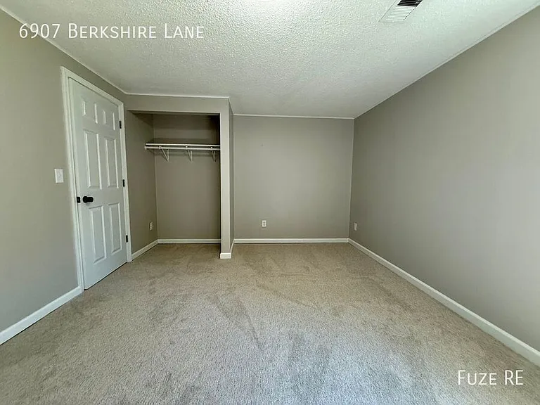 6907 Berkshire Ln — Photo 22
