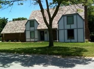 5435 N Flint Ridge Rd, Kansas City, MO 64151