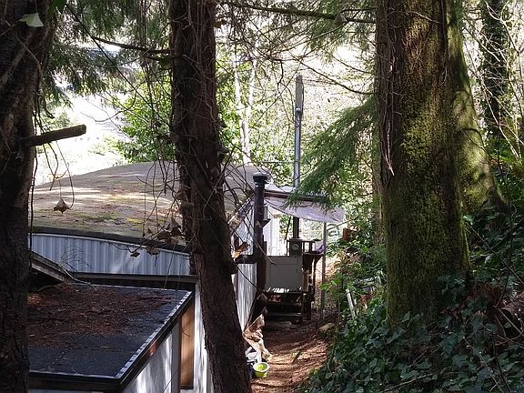 3rd image of 305 N Deerlane Dr