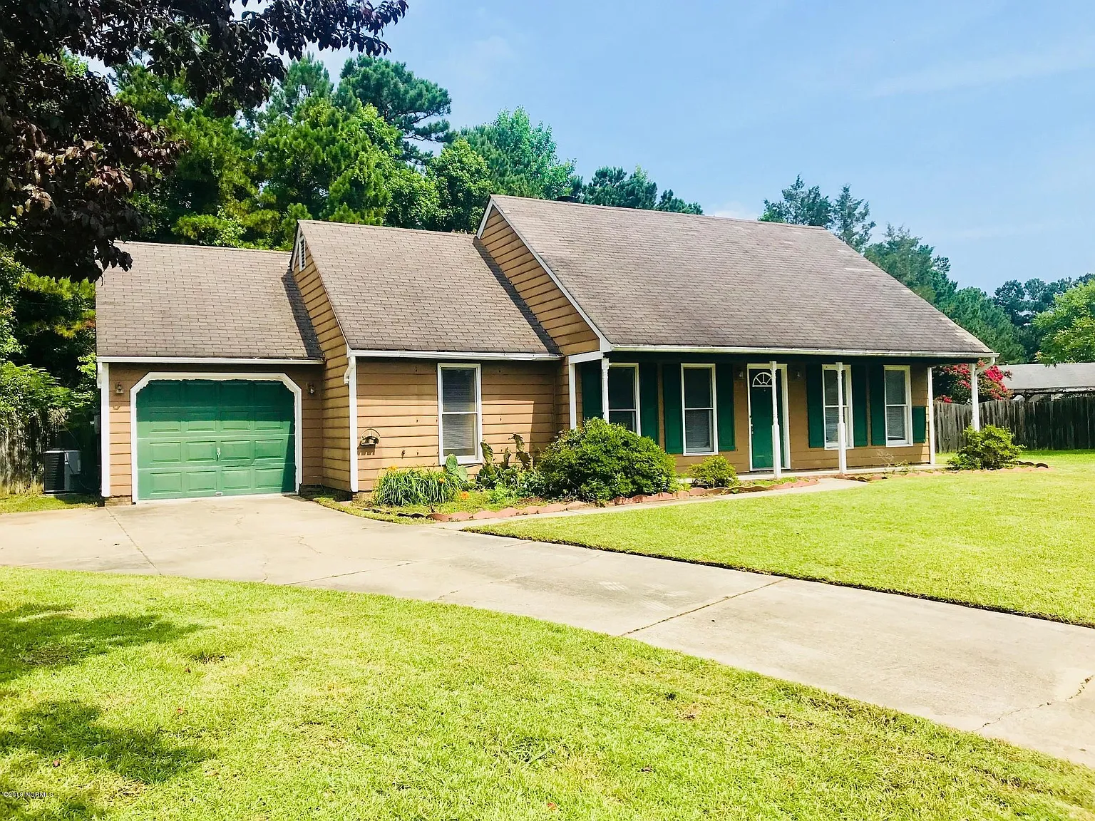 3 bed, 2.0 bath, $1,300 — Photo 2