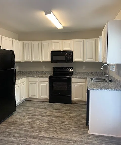 1105 Plexor Ln — Photo 2