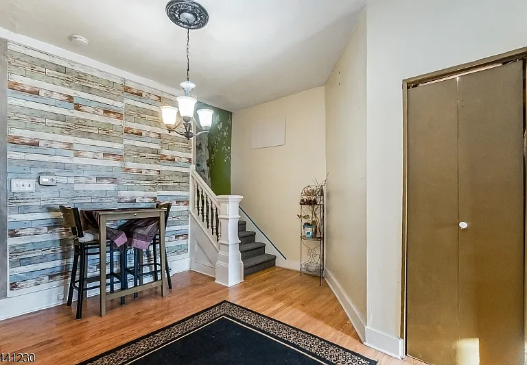 19 Railroad Ave — Photo 7