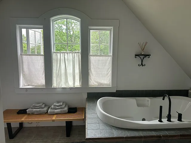 5 bed, 3000 sqft, $3,200 — Photo 4